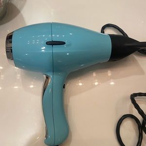 Blow dryer